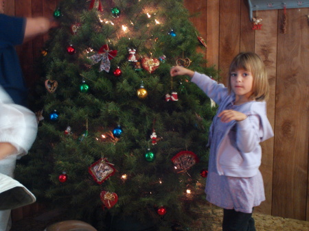 Kaytlynn decorating Nani's tree