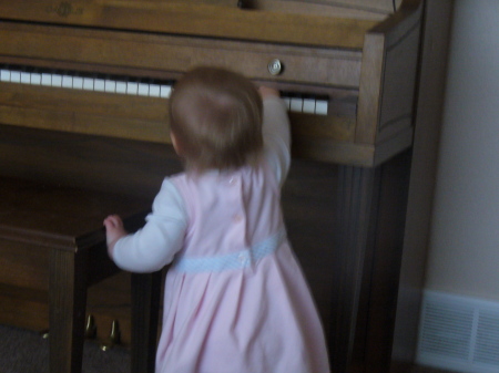 Shaylee playing piano