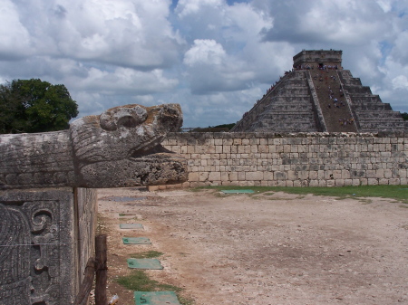 El Castillo Chitzen Itza Mexico 2004