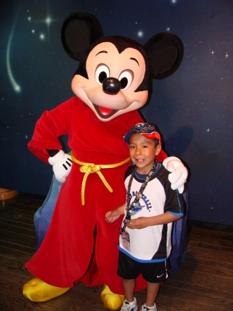 Brithday wishes from Mickey Mouse