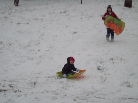 Isabel & Rico sledding 08'