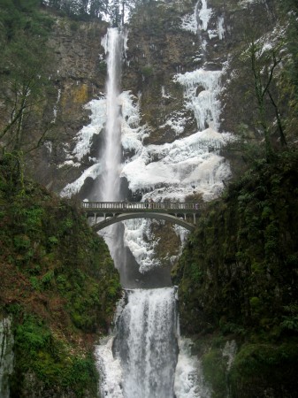 frozenmultnomahfalls