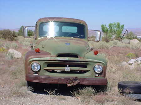 1955 International Harvester pick'em up truck