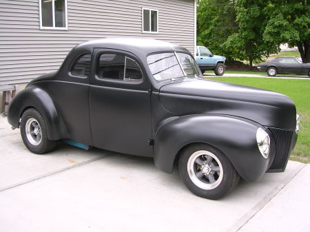 1940 ford coupe ( chevy drivetrain)