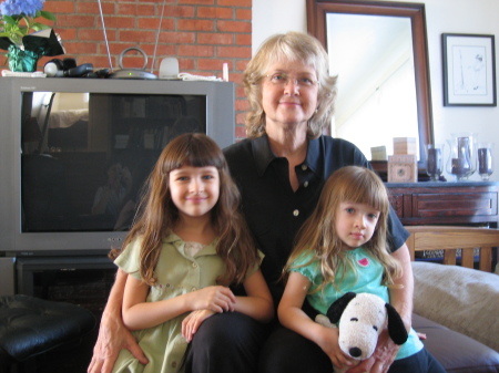 Linda with Laura, Kate and Snoopy