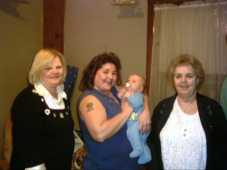 Cheryl, Wendy, Baby gary, & Mom  2009