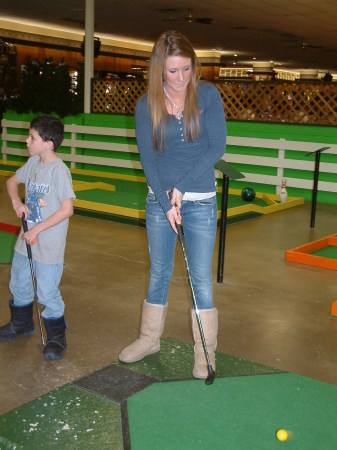 Cassie gets a hole in one! - Dec 2007