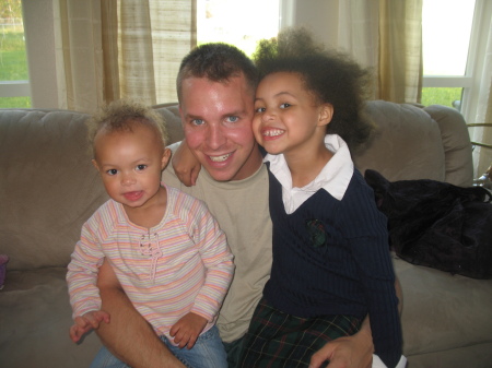 Shane with  daughters, Ymahni and Julieanna