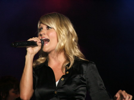 UP CLOSE WITH CARRIE UNDERWOOD
