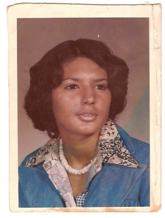 1977 senior pic of Elizabeth