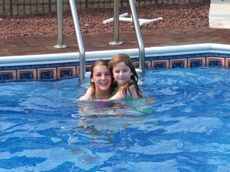 Des and Analily in the pool