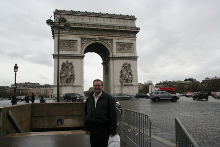 2008 James at Arc de Triomphe