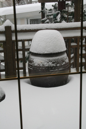 Snow on an onggi pot.