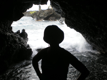 lava tunnel Waianapanapa