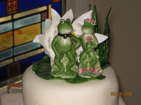 Our froggy cake topper