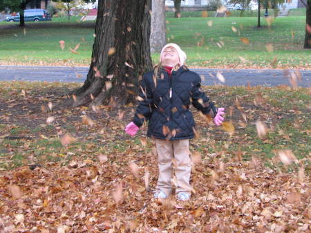 Destanie playing in the leaves