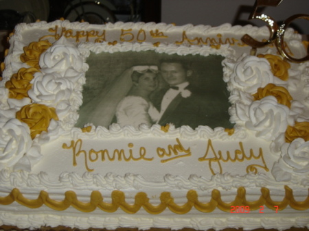 Ann. cake with wedding picture