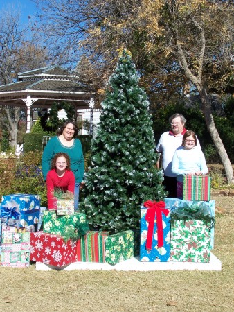 Strom Family w/ Christmas Tree 2008