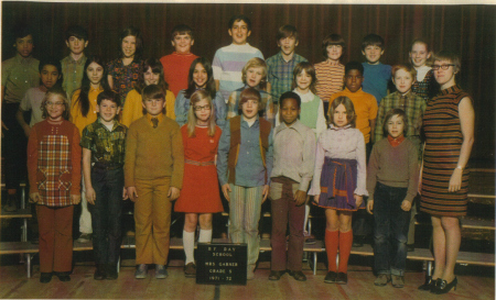 Mrs. Garner's 5th Grade Class 1972