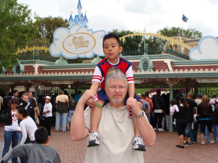 Ray & Cristian going into Disneyland