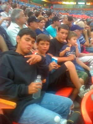 chris devin sam and aiden marlins game 6 08