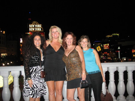 My Girlfriends in Vegas 9-07