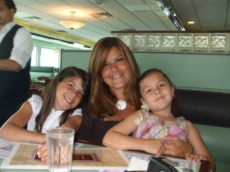 MOMMY AND HER BEAUTIFUL GIRLS