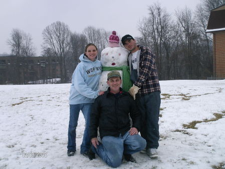 dad n kids by snowman