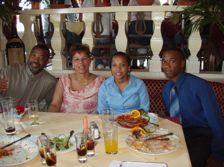 Harvins at Mothers Day dinner 2007