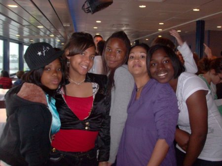 Me and the girlz of Class 2009 (Boat Cruise)