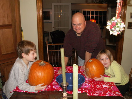 pumpkin carving with david and Olivia