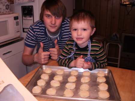 Jaylon can bake cookies too