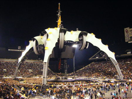 The U2 360 Degrees Claw stage