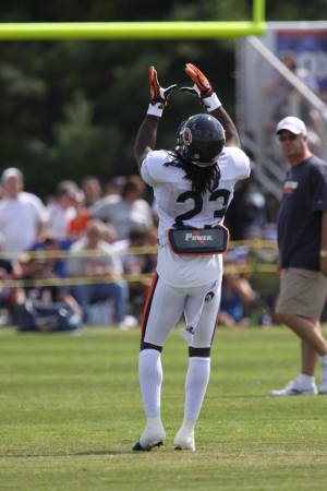 #23 Devin Hester eyeing the ball for a catch.