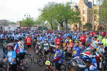 2009 MS150 - Starting line on Day 2