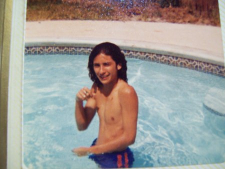 1978 - Sammy enjoying the pool