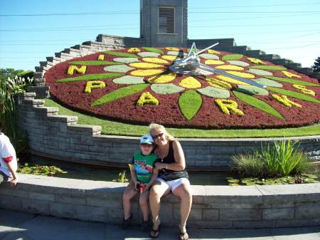 Flower Clock - Niagara Falls, Ontario - 2008