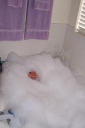 Nikki's BIG bubble bath