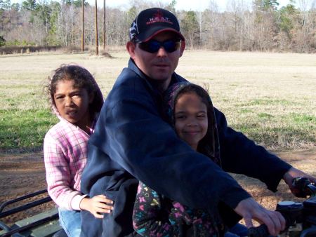 ARIEL,ALEIGHA AND I CHILLIN ON 4WHEELER