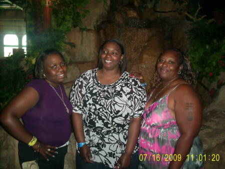 Ashley,Tammy and me on vacation at KeyLime Cov
