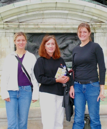 The family, Cari, Teresa, and Cydnee