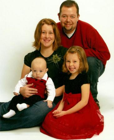 Christmas pic of Hannah and family