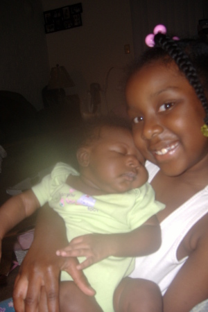 she luvs her lil sis