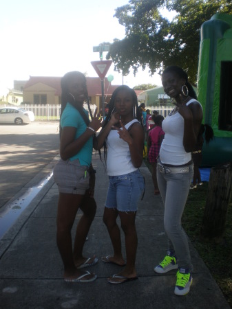 MY NEICE DESMONICA AND HER FRIENDS