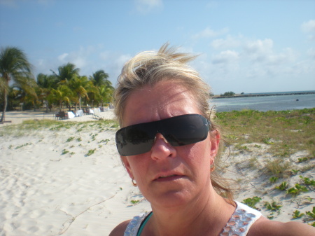 Me in Aruba 4/19/09   :)