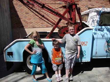 photo op at Dollywood