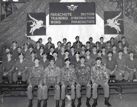 Airborne 1978 - je suis le plus haut au centre