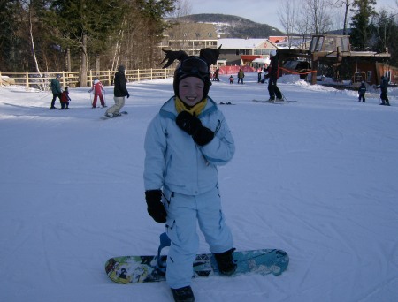 Abbey takes snowboard lesson