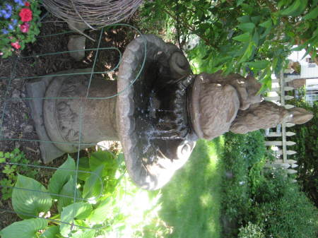 BUNNY GARDEN FOUNTAIN