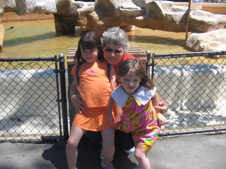 Granny Carrie & grandgirls at the Zoo